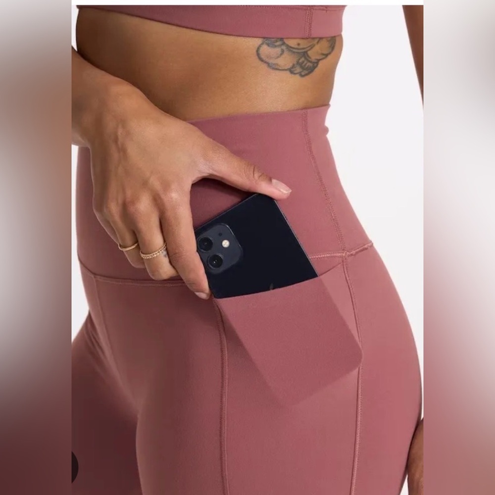 Vuori Women's Studio Pocket Leggings | EUC | Sz M - Picture 3 of 7